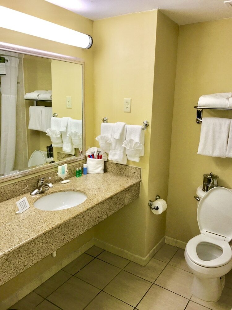 Clarion Hotel & Suites Hamden