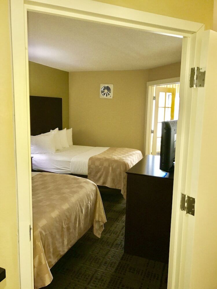 Clarion Hotel & Suites Hamden