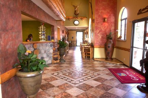 Hotel Gateway Inn And Suites