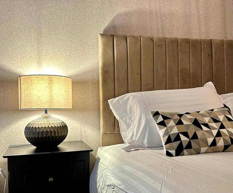 Crown Street Aparthotel