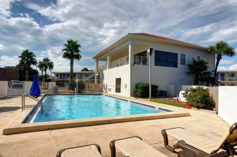 Motel 6 Destin