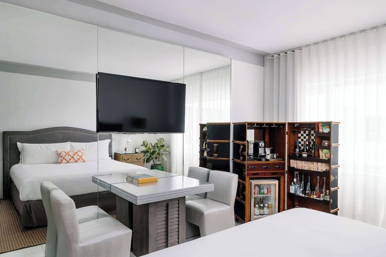 Hotel Nautilus Sonesta Miami Beach