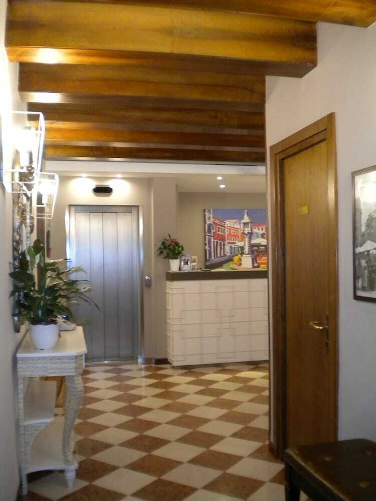 Hotel Aurora