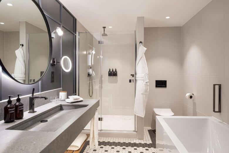 Hotel The Gantry London, Curio Collection By Hilton