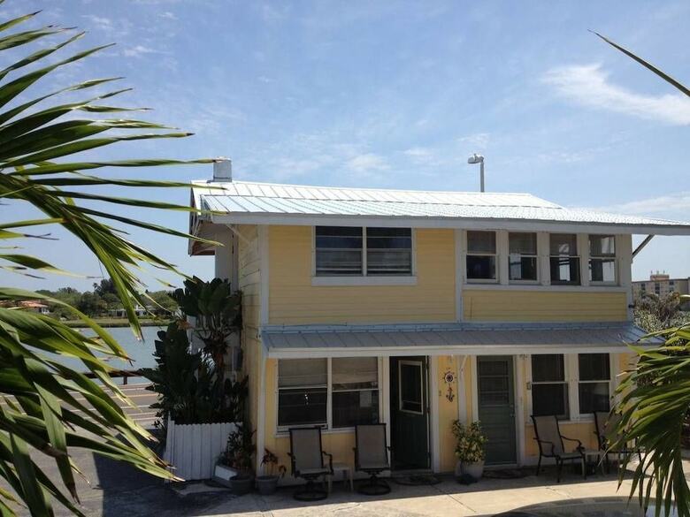Aparthotel Sun N Fun Beachfront Vacation Rentals