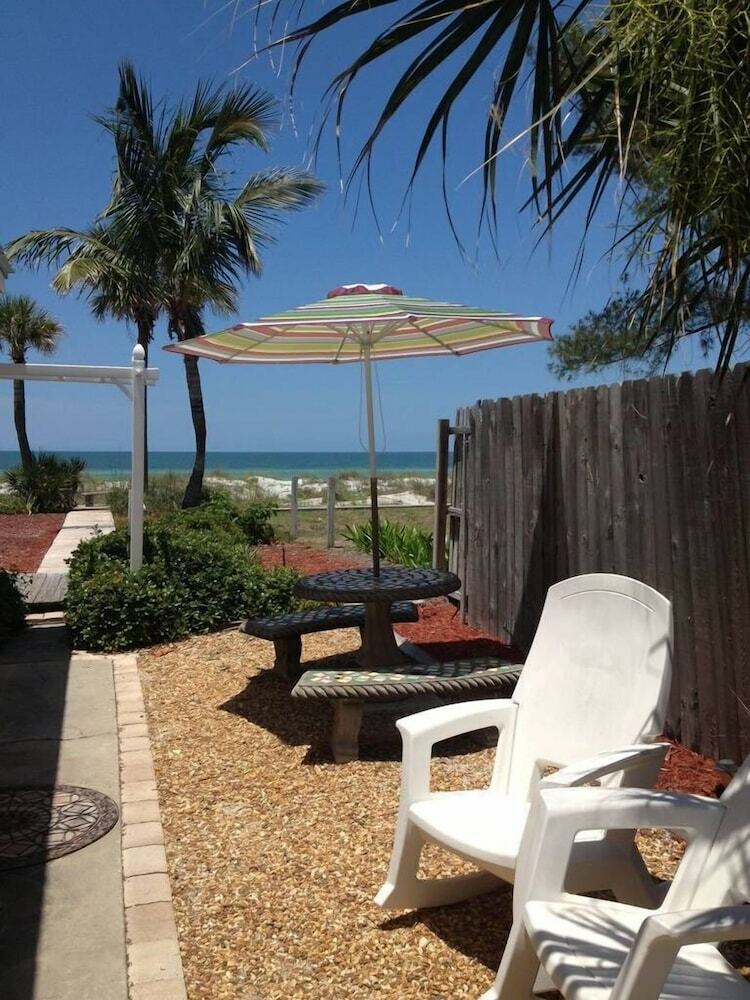 Aparthotel Sun N Fun Beachfront Vacation Rentals