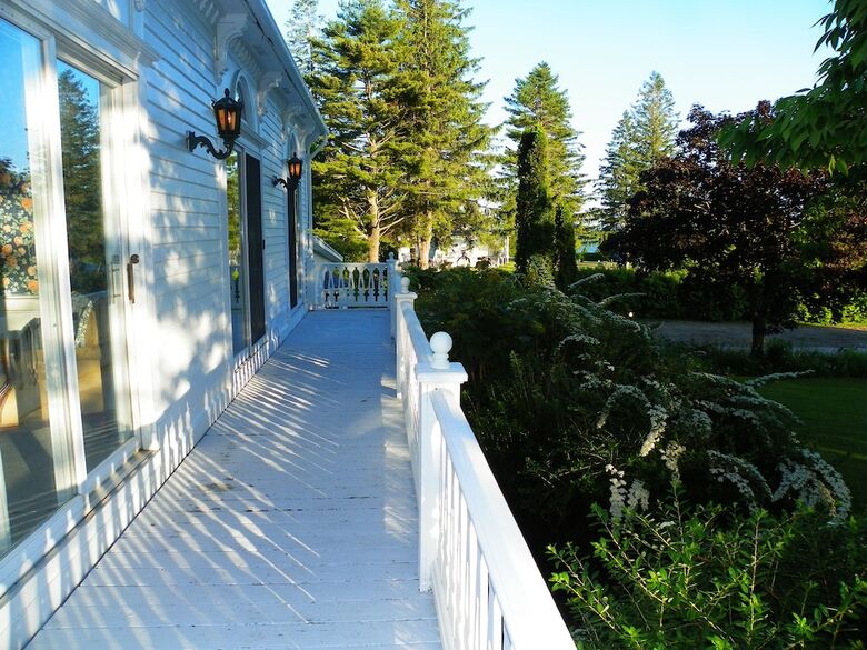 Posada Homeport Inn And Tavern
