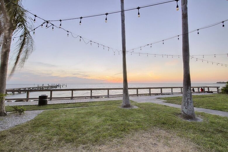 Hotel 502 Little Harbor Inn