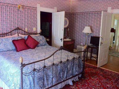 Grand Avenue Bed And Breakfast