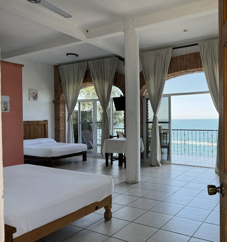 Aparthotel Traditional Sierra Leon Oceanfront Rooms
