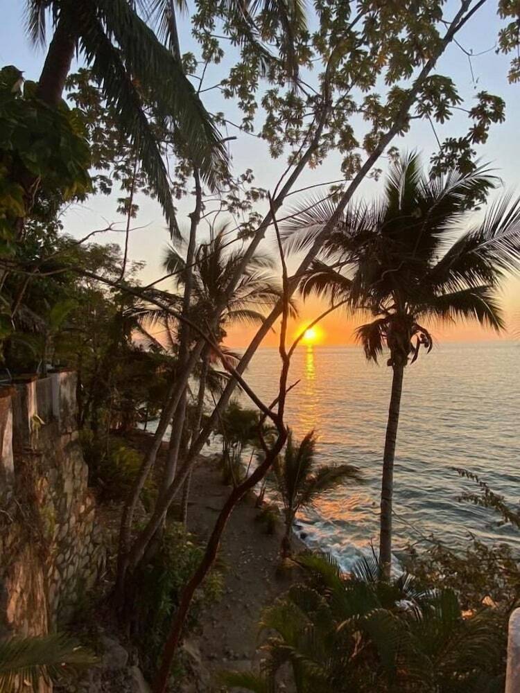 Aparthotel Traditional Sierra Leon Oceanfront Rooms