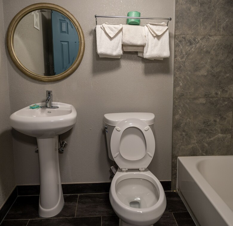 Hotel Riverside Inn And Suites