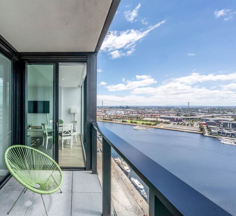 Melbourne Private Apartments - Collins Wharf Waterfront, Docklands