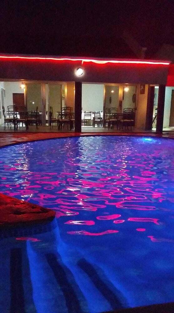 Purple Rose Boutique Hotel