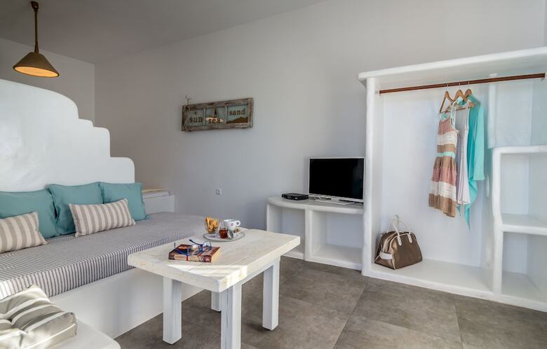 Faros Apartments