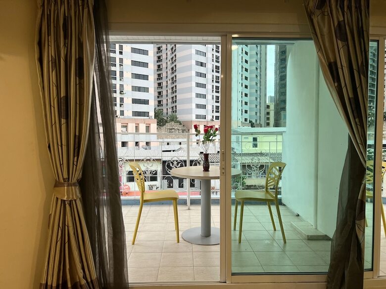 Hotel V Check Inn Sukhumvit 22