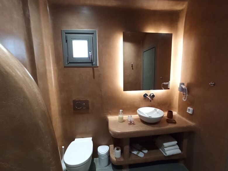 Amphitrite Suites Santorini