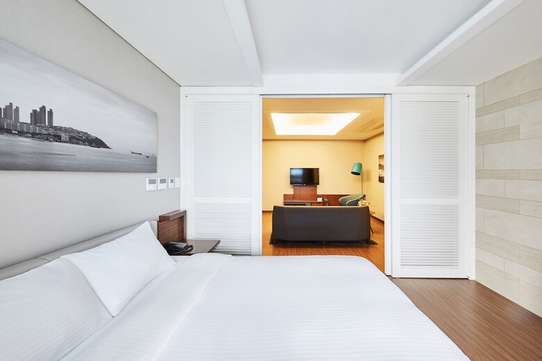 Felix By Stx Hotel & Suite