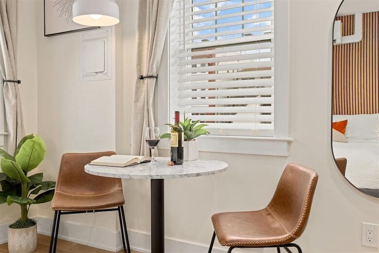 Hotel Surrey Beach House