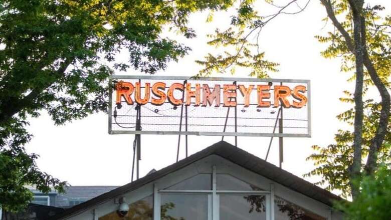 Hotel Ruschmeyers #3 - Queen