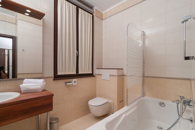 Luxury Rooms Near Beach 3