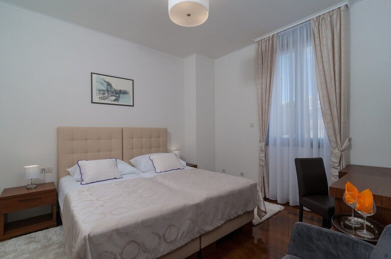 Luxury Rooms Near Beach 3