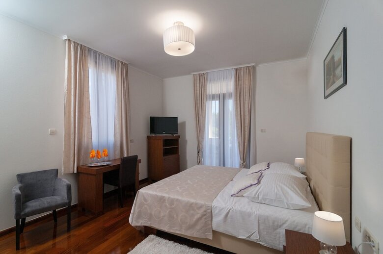 Luxury Rooms Near Beach 3
