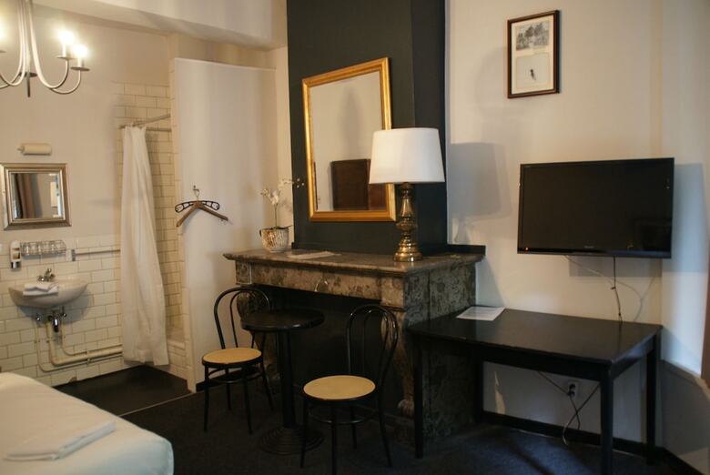 Hotel1875