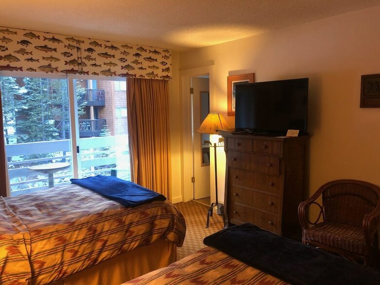 Hotel River Ranch Lodge & Restaurant