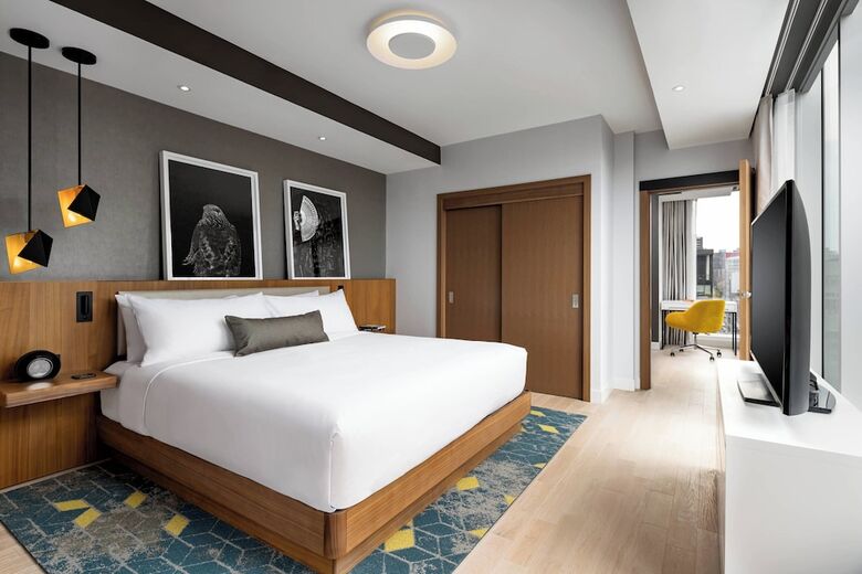 Humaniti Hotel Montreal, Autograph Collection