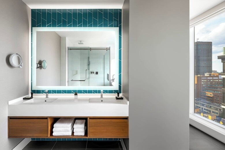 Humaniti Hotel Montreal, Autograph Collection
