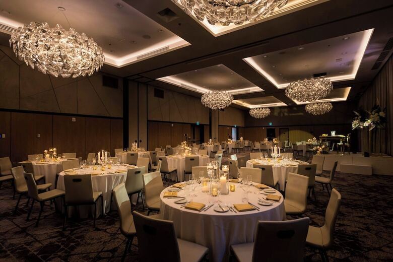 Humaniti Hotel Montreal, Autograph Collection