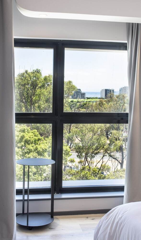 Anew Hotel Green Point