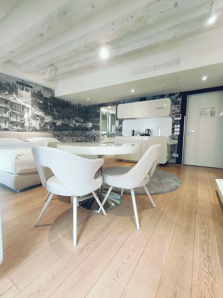 Lords Of Verona Luxury Apartments