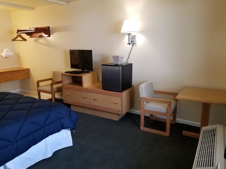 Captain's Quarters Motel