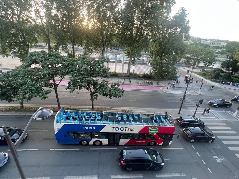 Eiffel Edge Escape (30 M�tres De La Tour Eiffel)