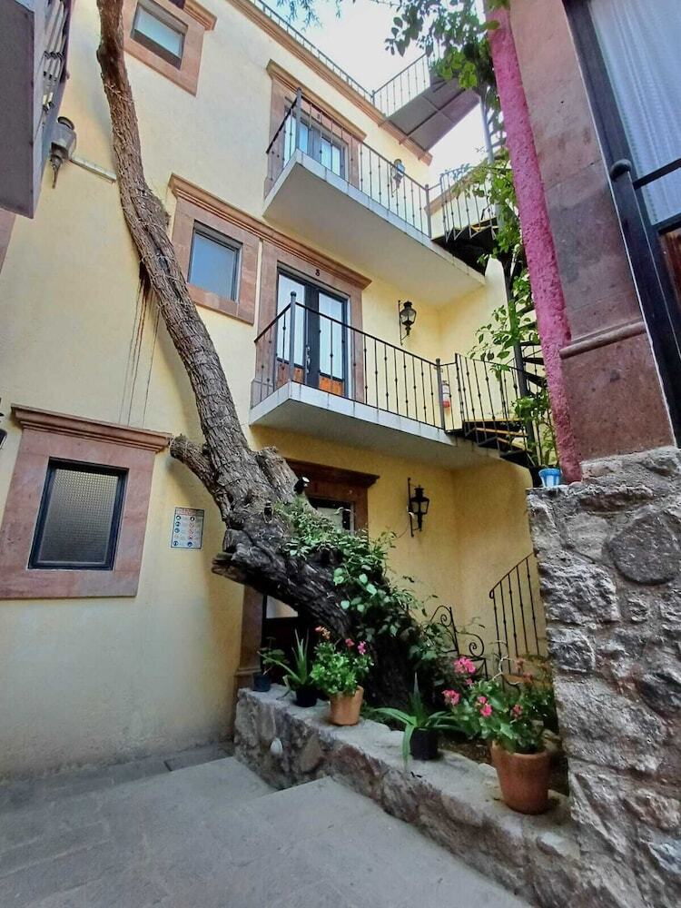Hotel El Mes�n Del Quijote
