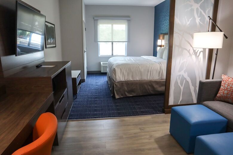 Hotel Comfort Suites Gainesville Near University
