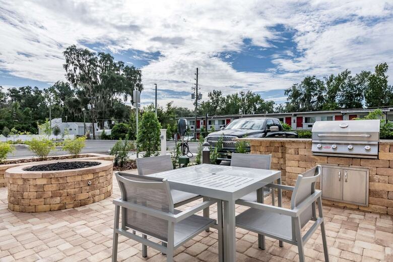 Hotel Comfort Suites Gainesville Near University