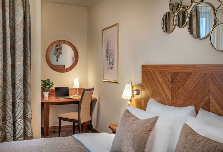 Aparthotel Crown Palace Apartments By Adrez