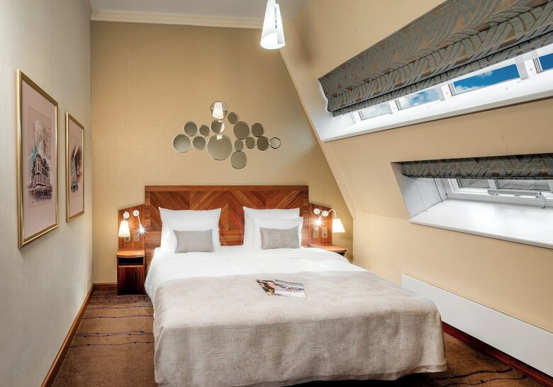 Aparthotel Crown Palace Apartments By Adrez