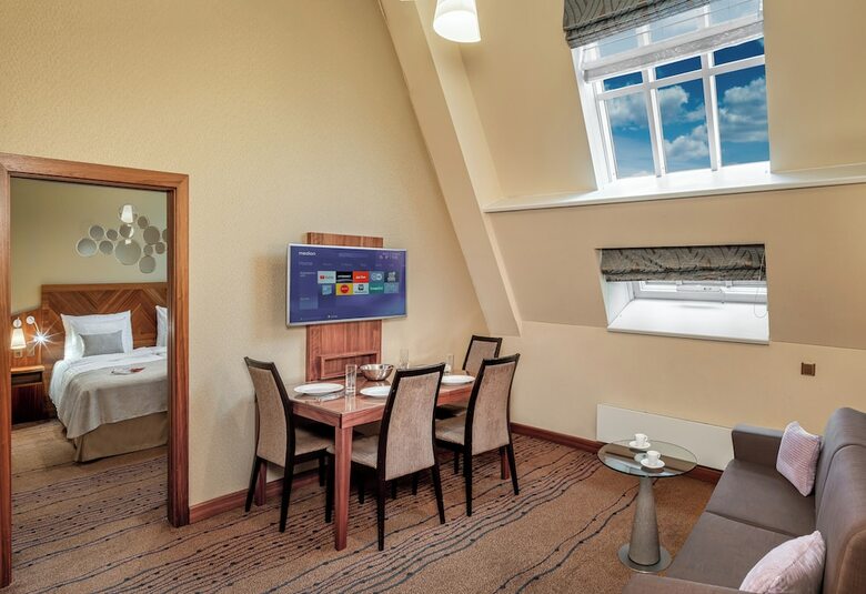 Aparthotel Crown Palace Apartments By Adrez