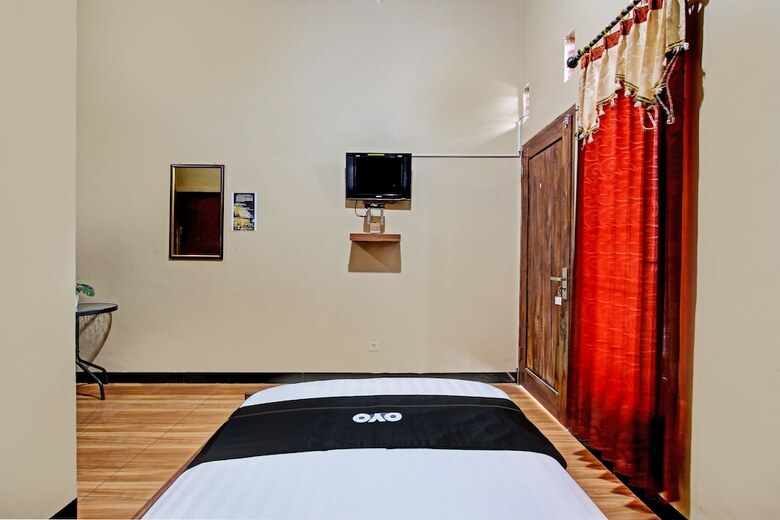 Hotel Capital O 93533 Griya Denok