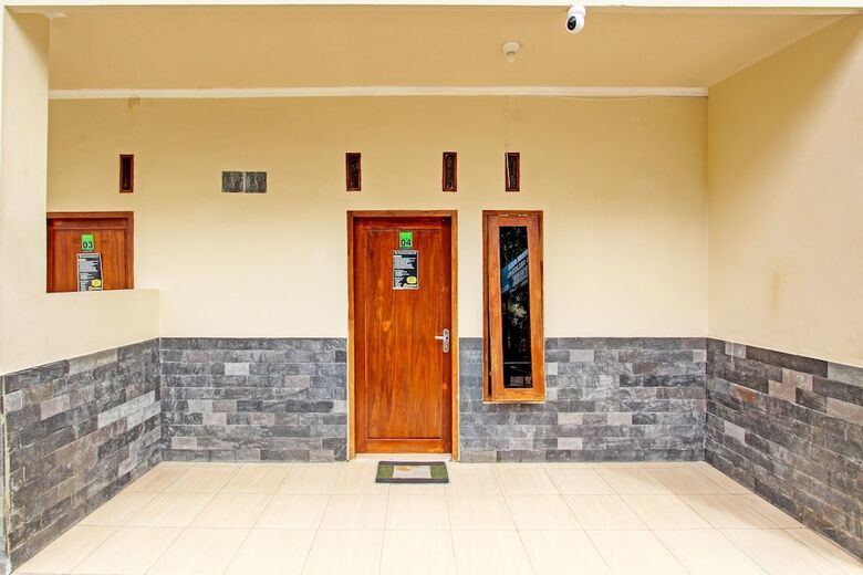 Hotel Capital O 93533 Griya Denok