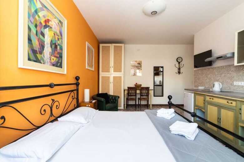 Monti Guesthouse