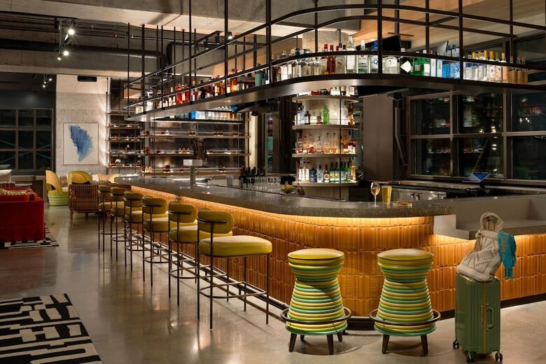 Hotel Moxy St. Petersburg Downtown