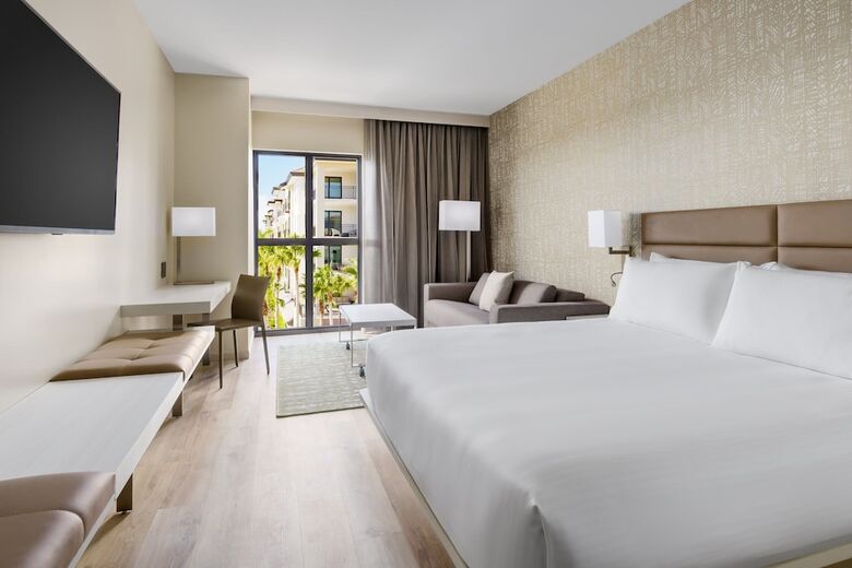 AC Hotel By Marriott Naples 5th Avenue