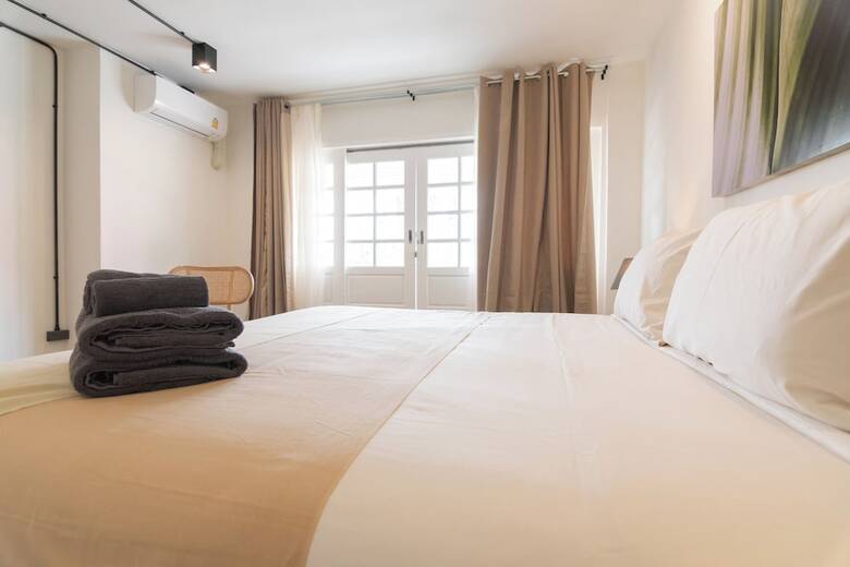 Mini-me Hubs - Charm Suites In Old City