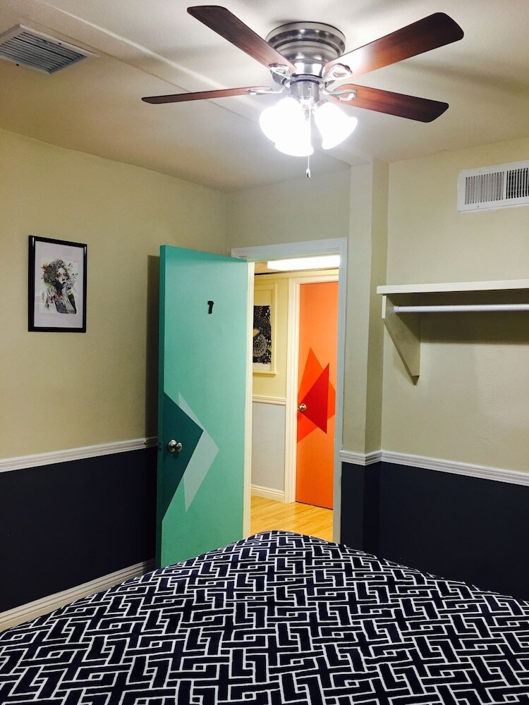 Motel Traveler's Bed & Breakfast Hostel