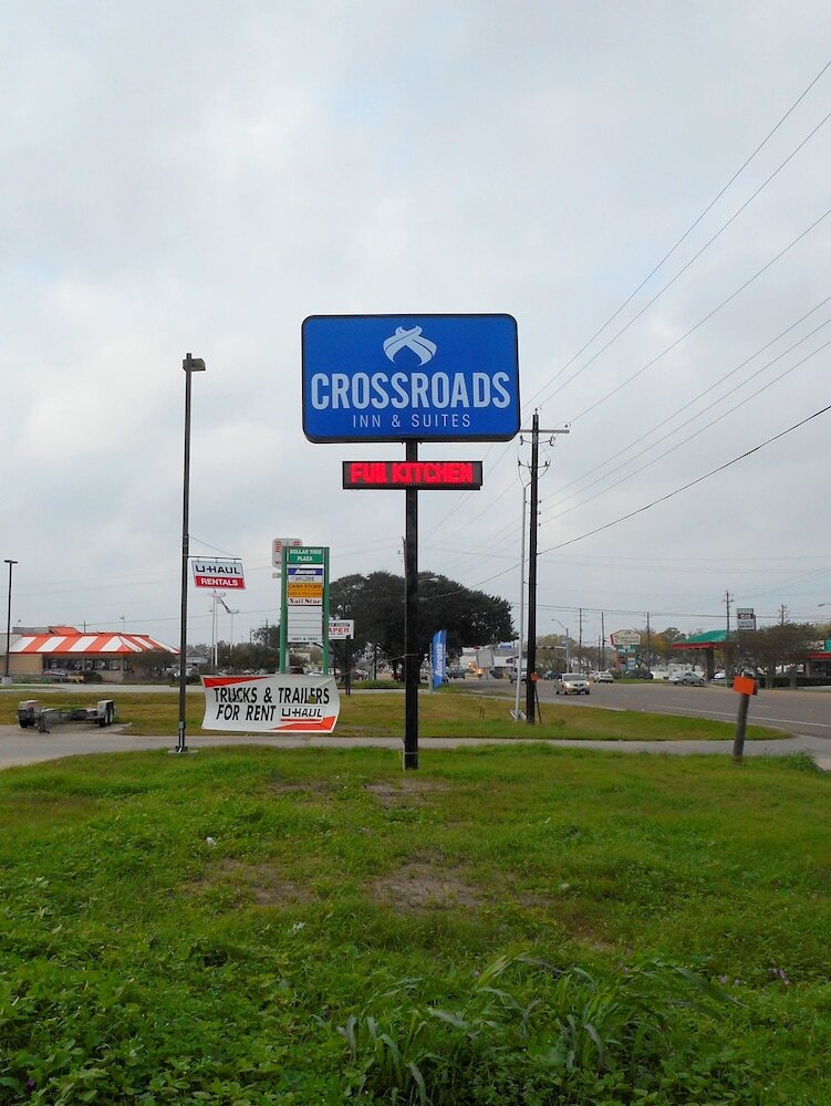Motel Crossroads Inn & Suites